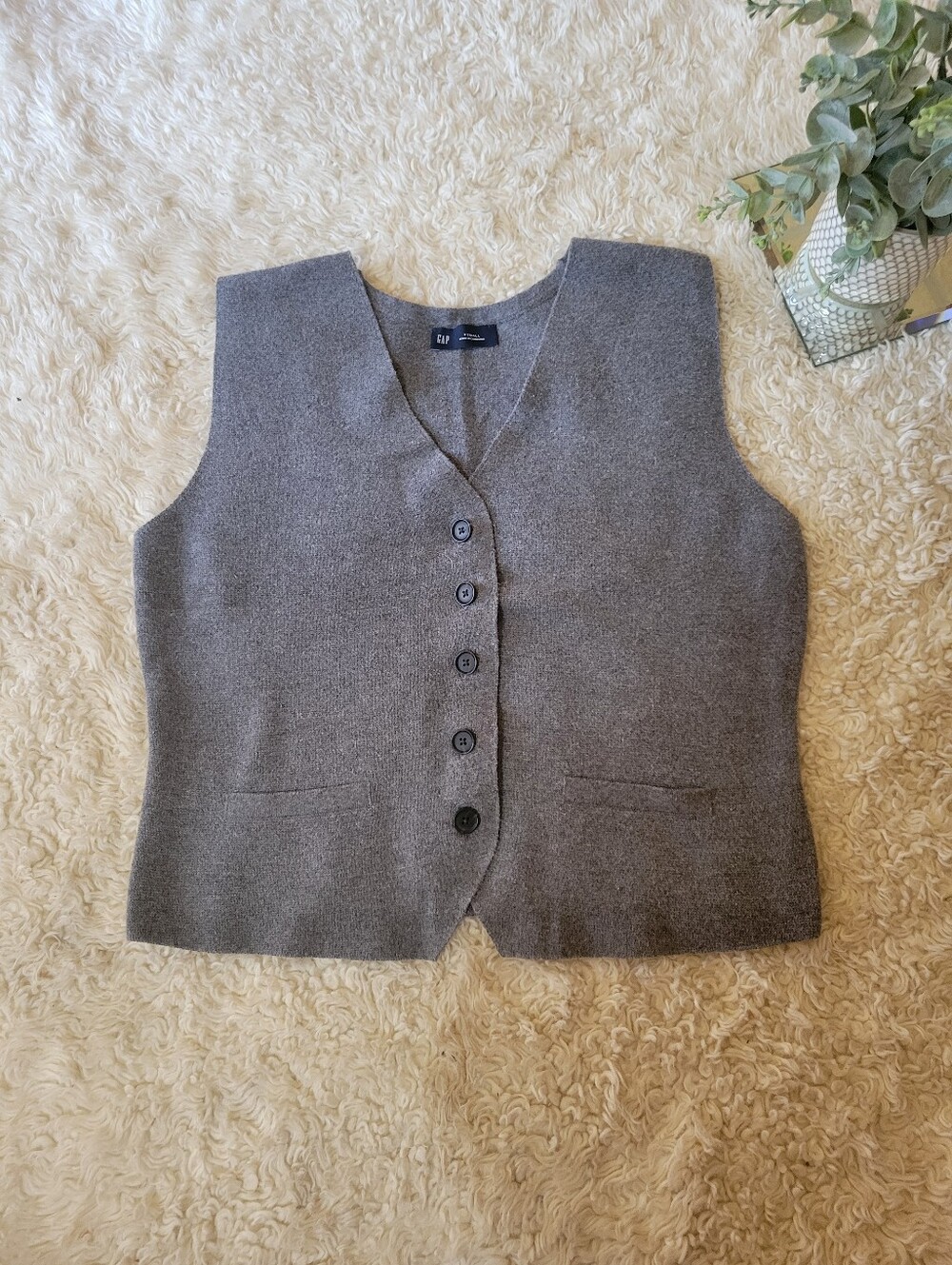 Gap Gray V-Neck Tailored Sweater Vest | XS Like New